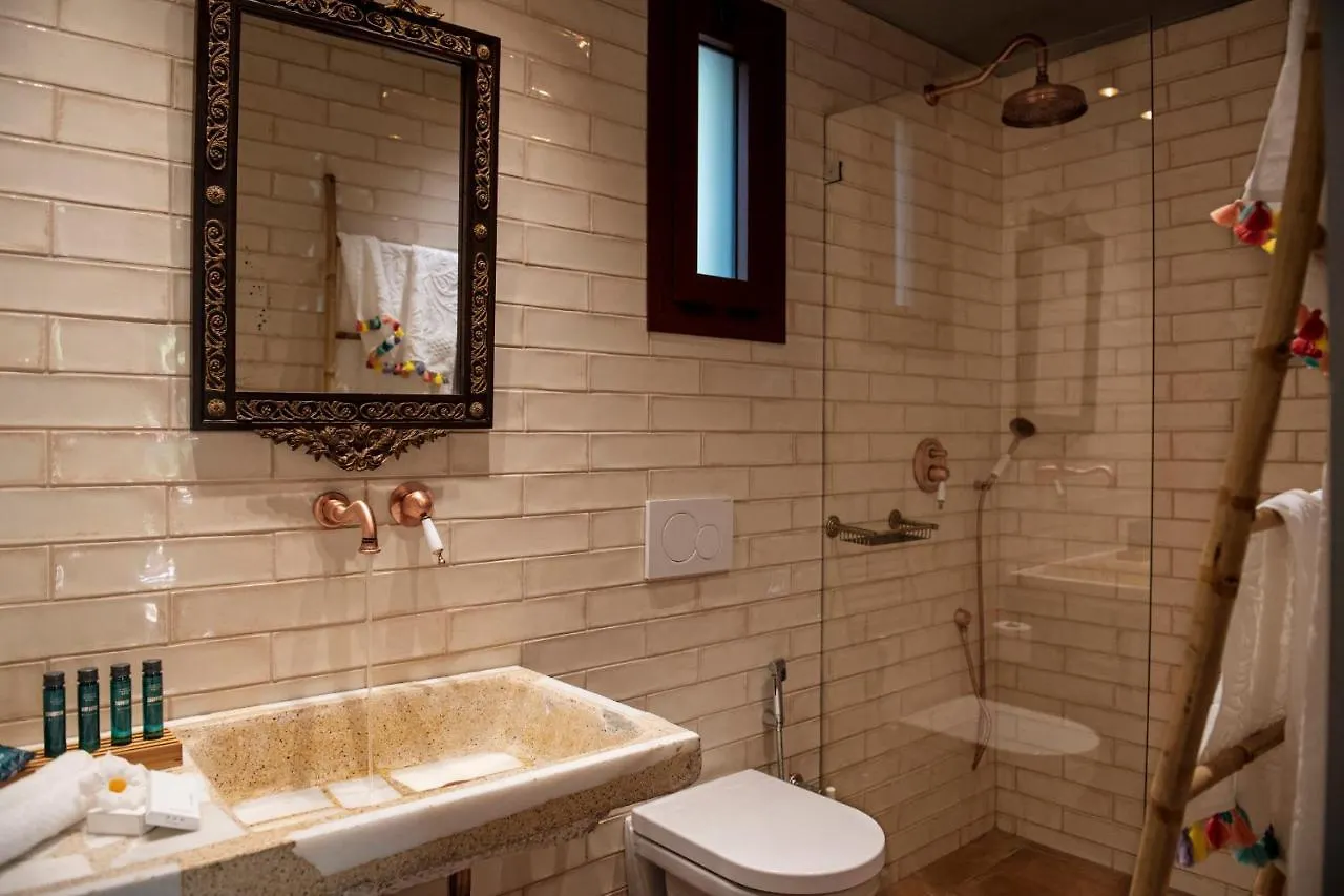 Klaritz Luxury Suites لاسي
